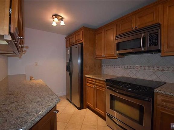 3rd image of 1600 Center Ave APT 6C