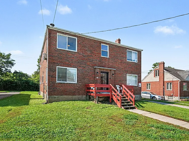 629 Maple Dr — Photo 3