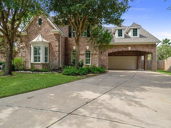 2nd image of 2906 Drews Manor Ct