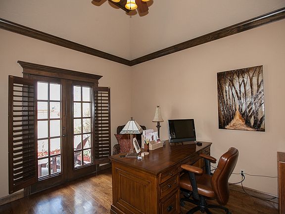 Lovely office with outside entry