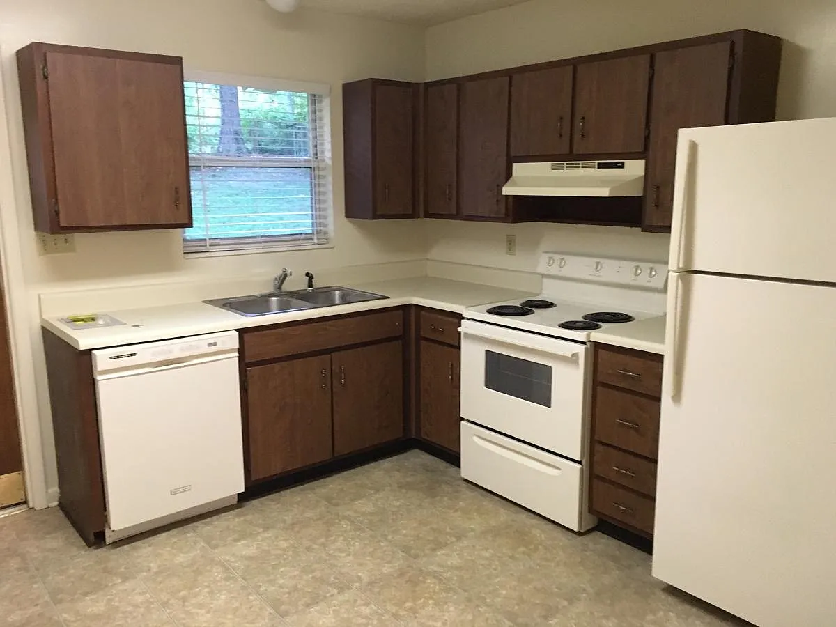 2 bed, 1250 sqft, $1,200 — Photo 3
