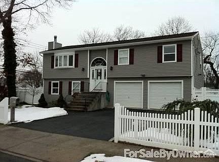 Wide line ranch : vinyl fencing around property