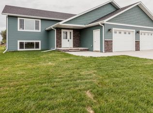 3113 43rd Ave S, Grand Forks, ND 58201