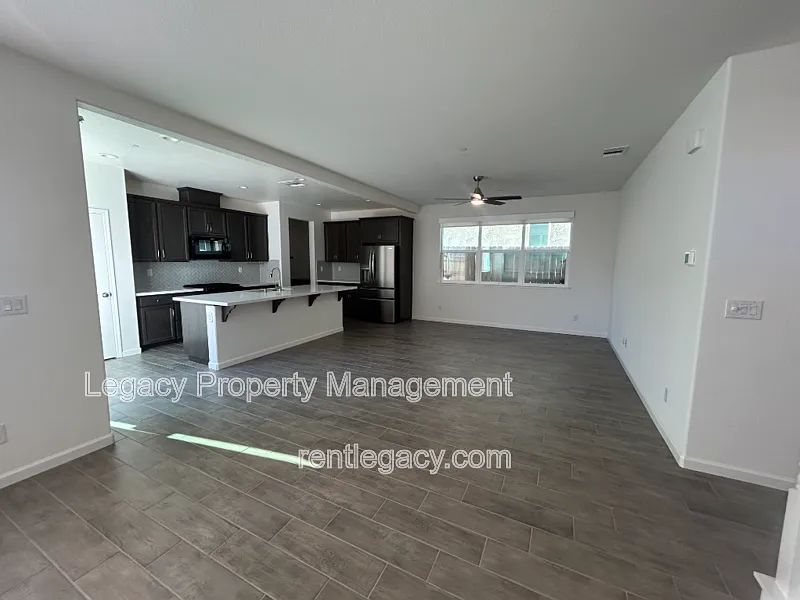 4 bed, 3.0 bath, 2164 sqft, $3,099 — Photo 3