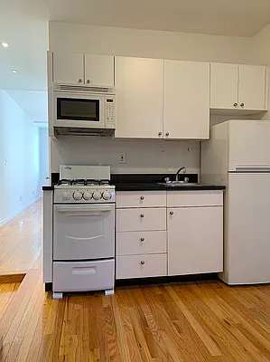 Rented by Compass | media 23