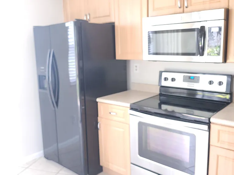 1280 S Franklin Ave — Photo 3