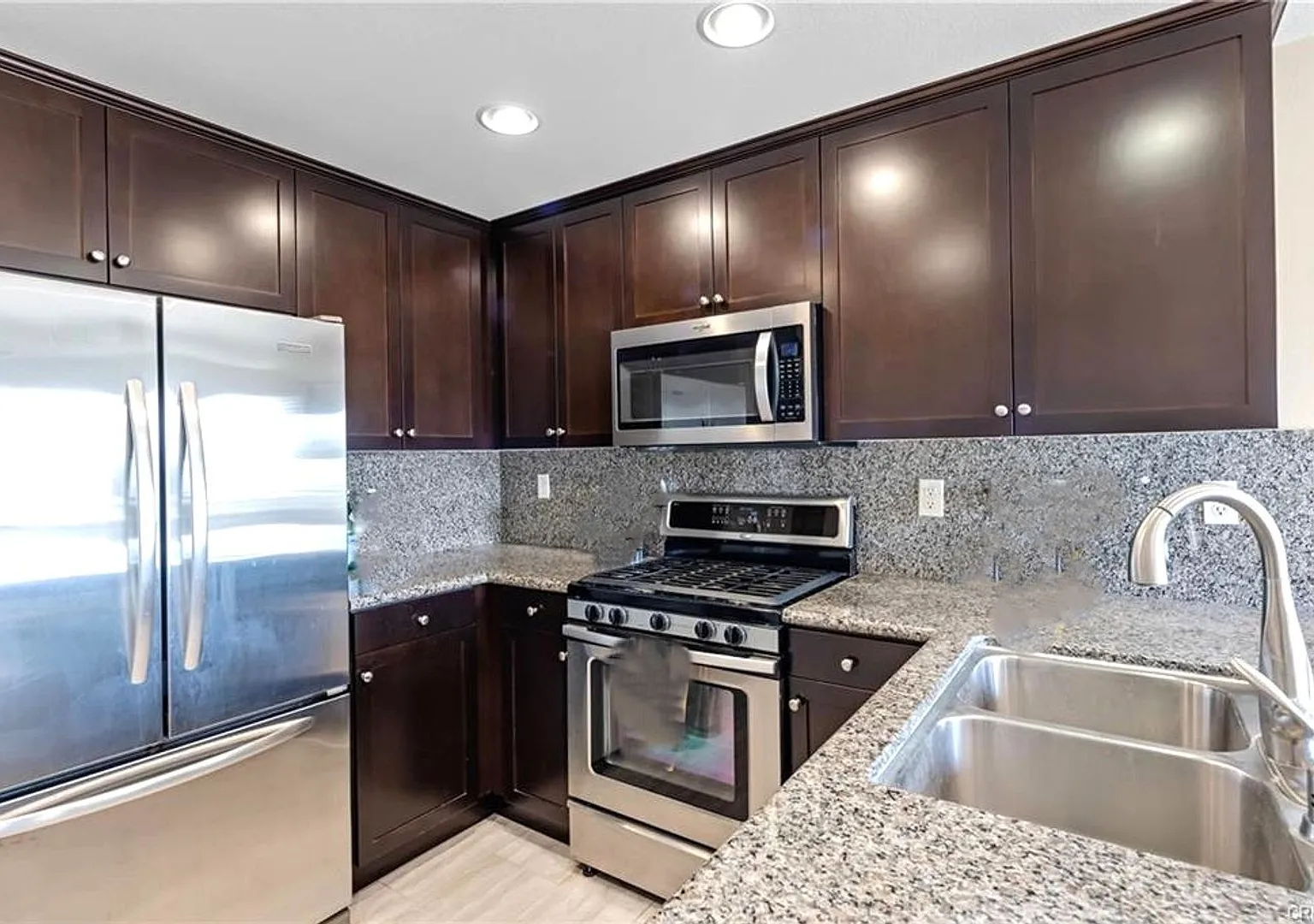 Single-Level 2-Bedroom Condo in the Prestigious South Bay 360 Community! — Photo 2
