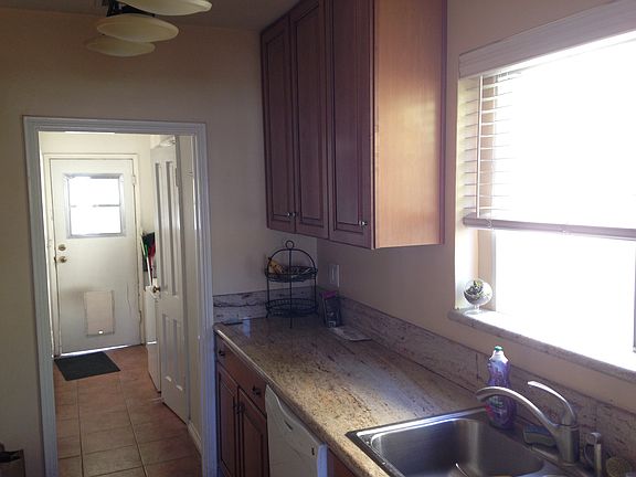 RENOVATED KITCHEN W/GRANITE!