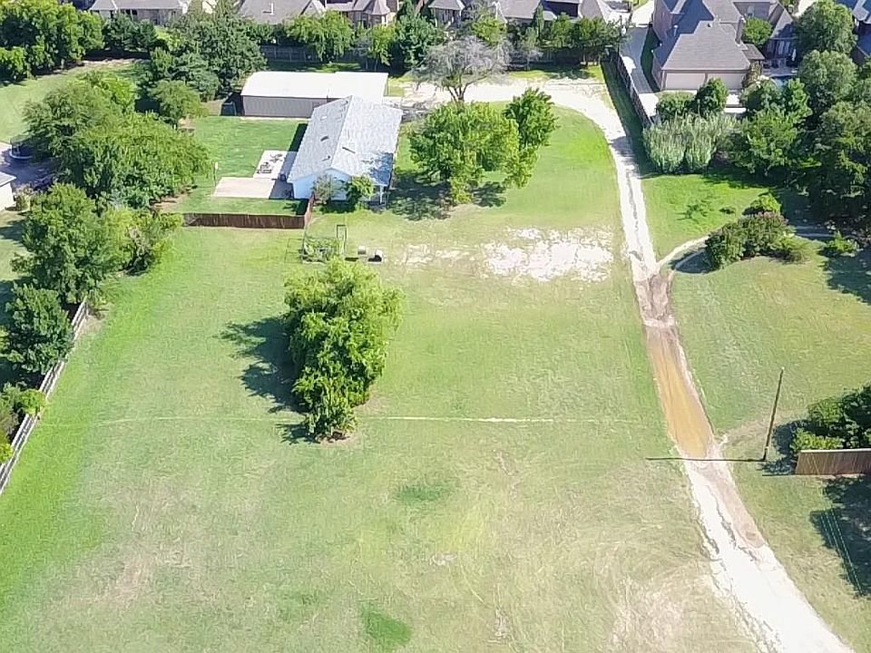 2nd image of 607 E Dove Rd
