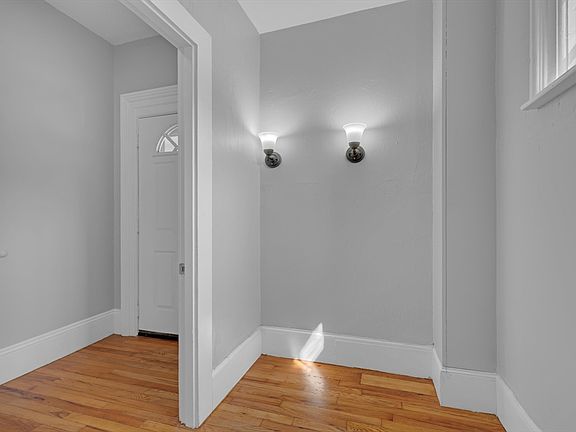 2nd image of 302 Chestnut St