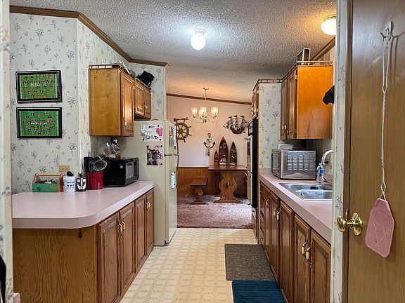3rd image of 270 Kathy Dr