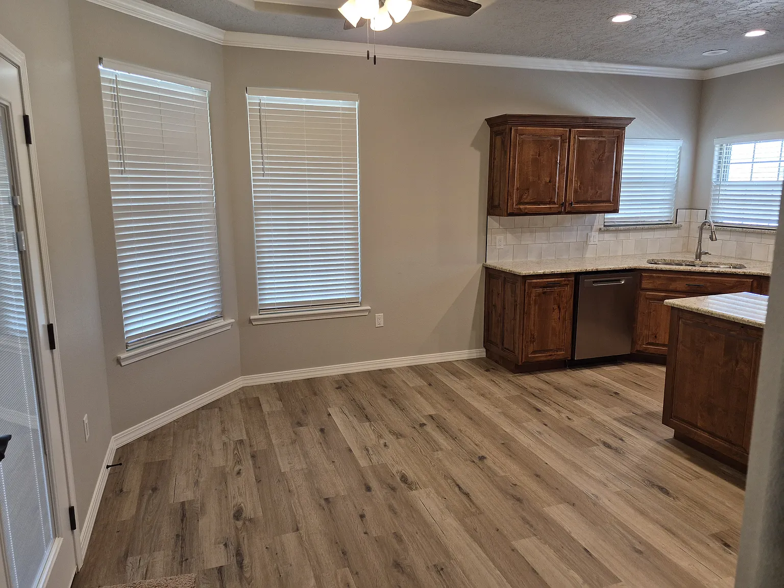 4 bed, 2200 sqft, $2,500 — Photo 3