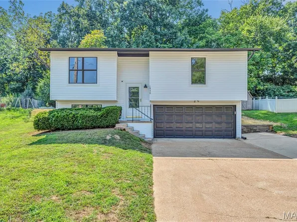 1930 Chippendale Ln, Imperial, MO 63052