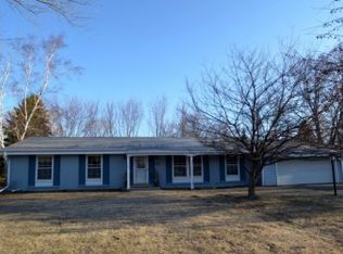 17750 Royalcrest Dr, Brookfield, WI 53045