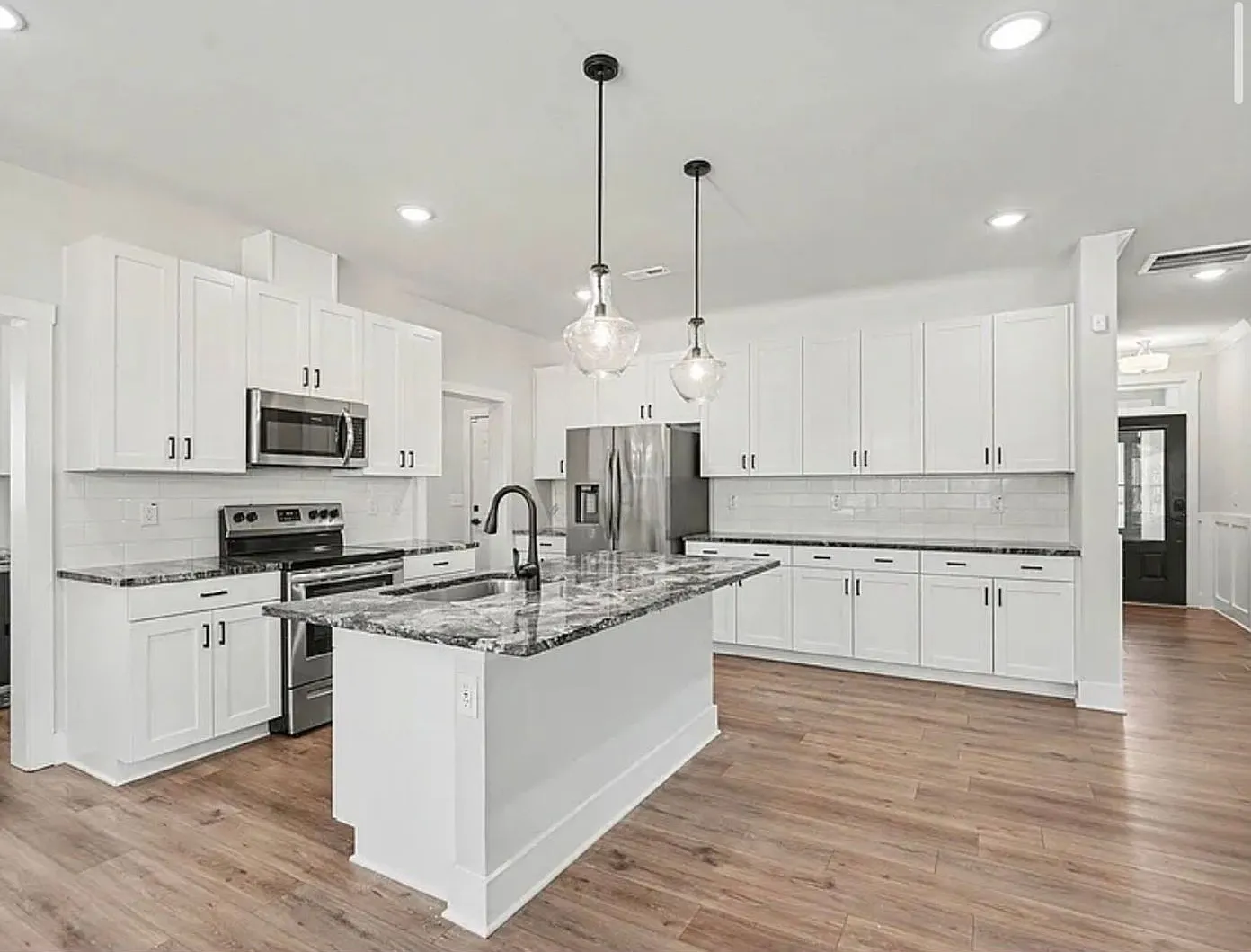 Spacious 4BR House in Lillington — Photo 4