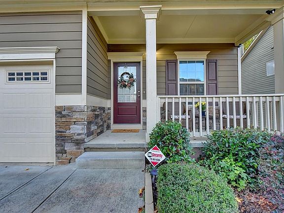 3rd image of 668 Pine Ln