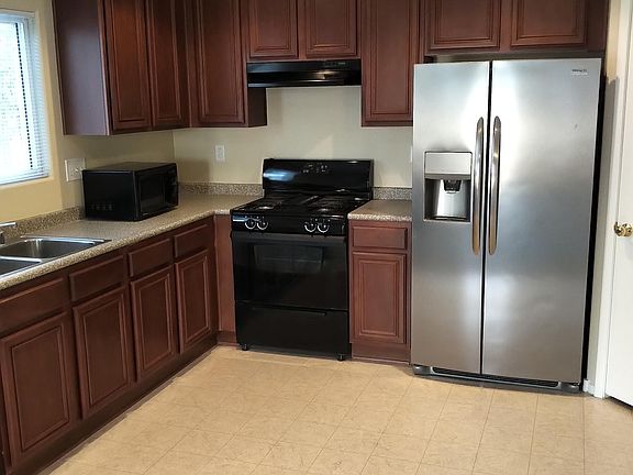 3rd image of 117 Trumphet Lilly Ave