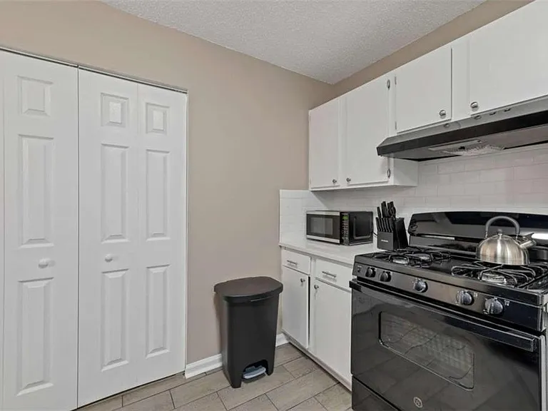 124 Bentley Pkwy — Photo 8