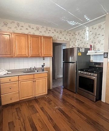 3rd image of 53 Dysart St