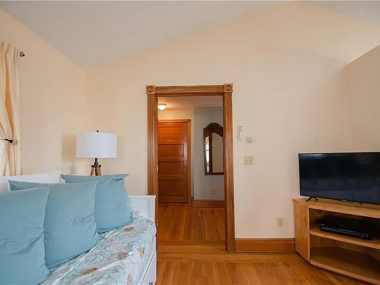281 Wolcott Ave — Photo 7