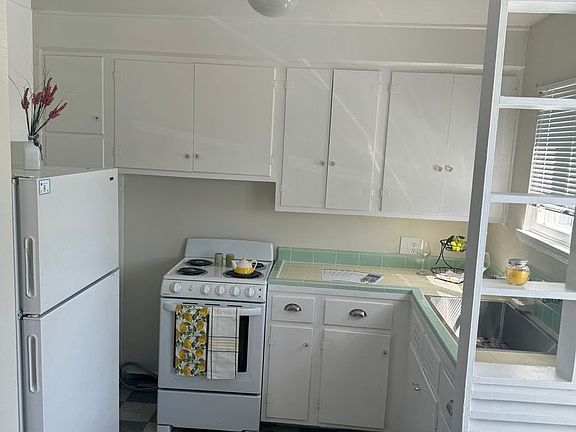 3rd image of 5740 SE Milwaukie Ave #42-1