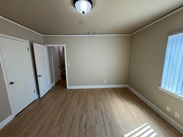 337 E Weldon Ave — Photo 39