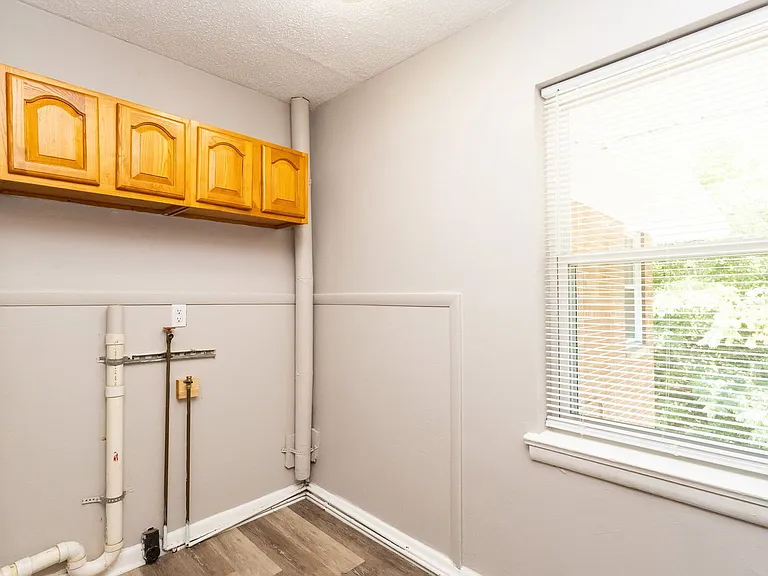 305 Sunrise Ln #C — Photo 15