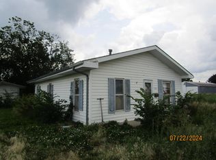 305 NE Railway St, Blue Hill, NE 68930
