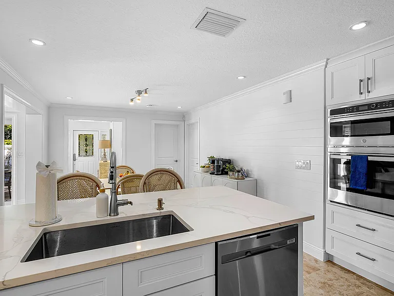 820 Palm Trl — Photo 11