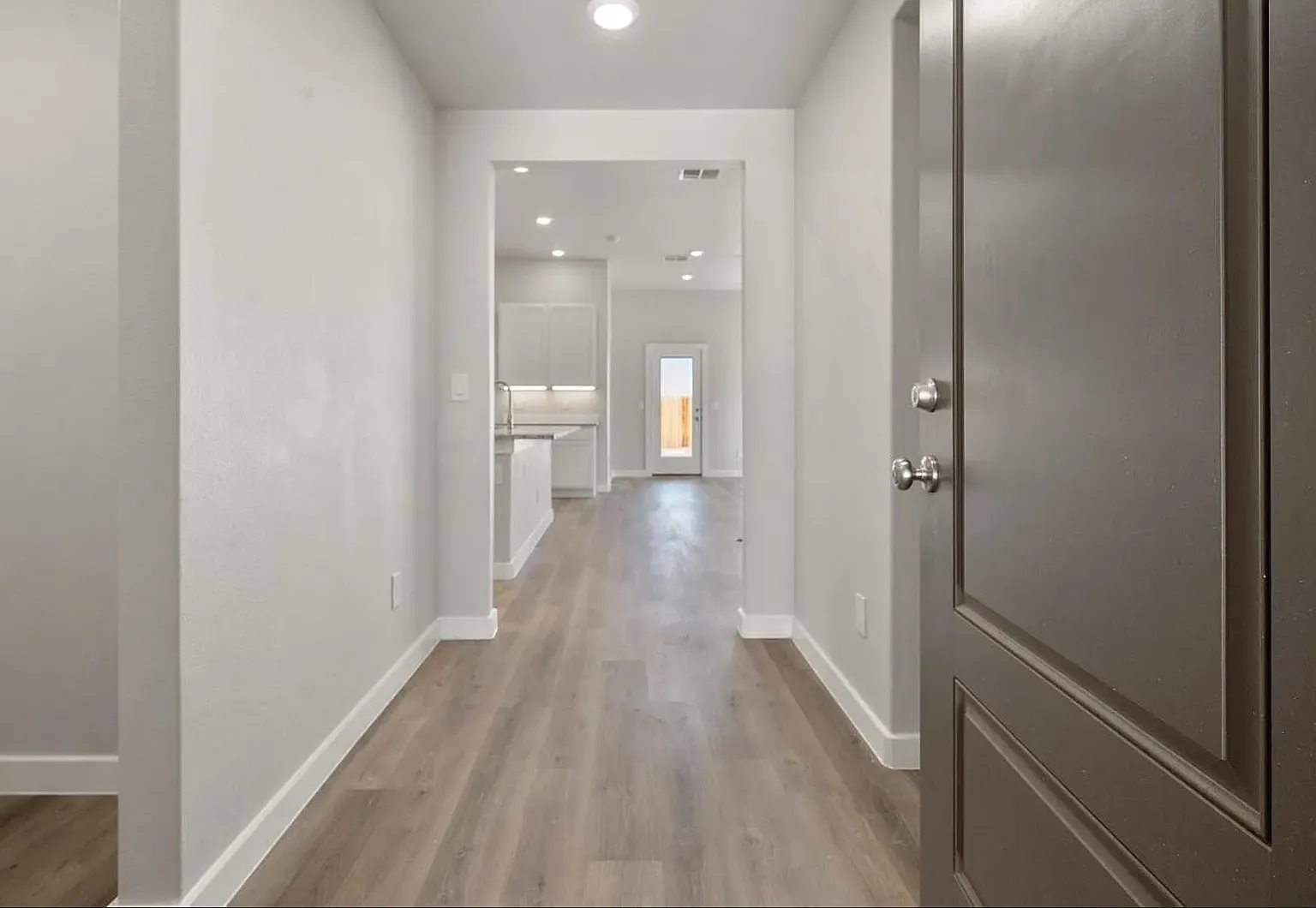 4 bed, 1700 sqft, $2,200 — Photo 2