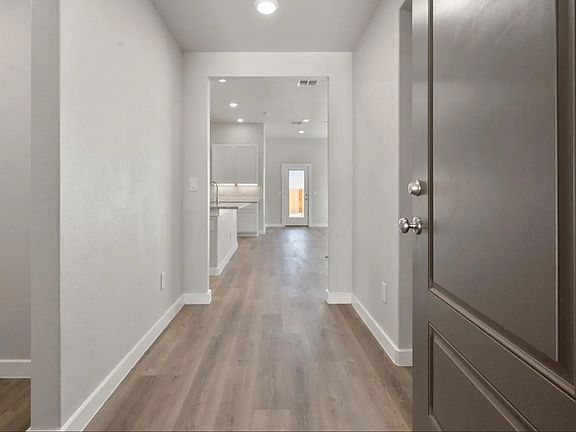2nd image of 2504 Abbeville Ave