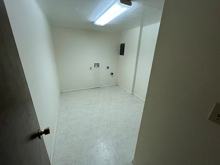 221-223 E Sunset Dr. — Photo 16