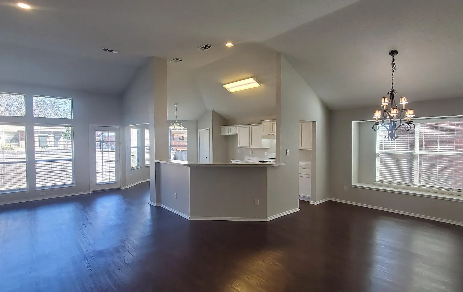 4 bed, 2.0 bath, 2029 sqft, $1,950 — Photo 2