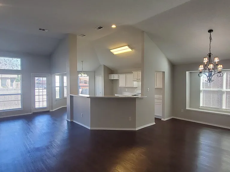 132 Brookshore Dr — Photo 2