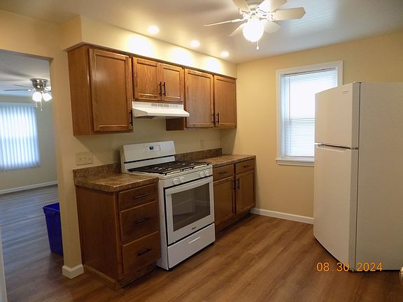 4th image of 450 Albert St #A