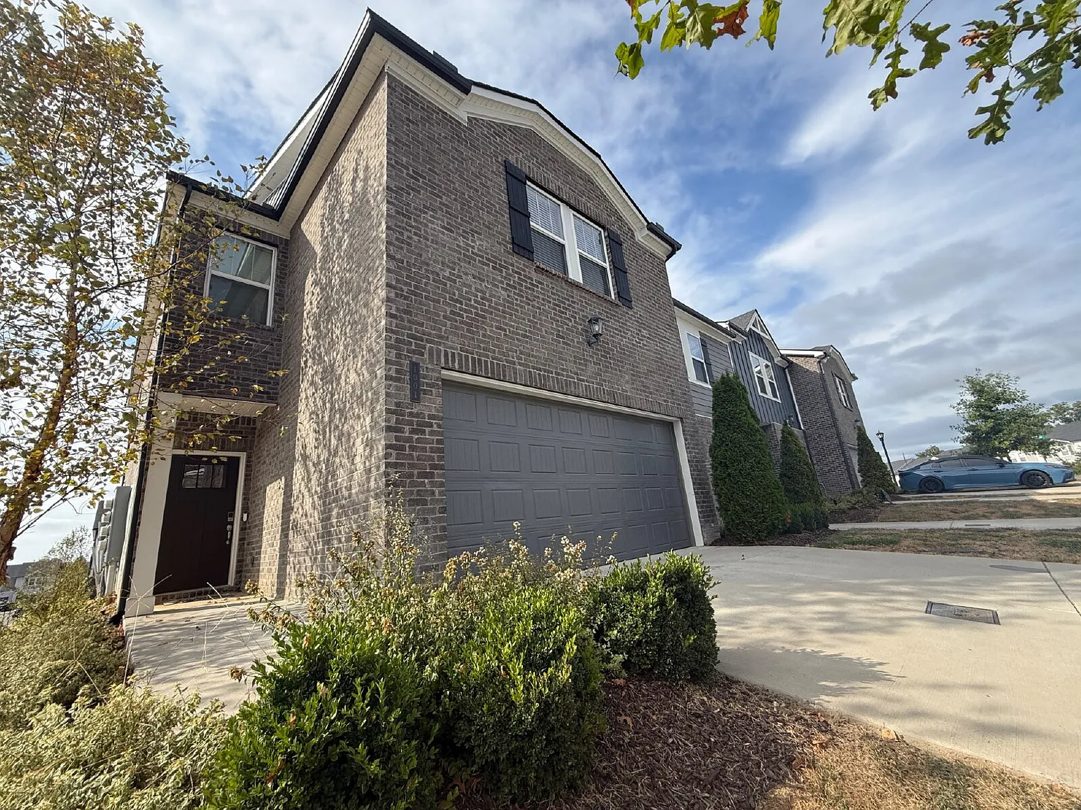 3 bed, 2.5 bath, 1834 sqft, $2,200 — Photo 2