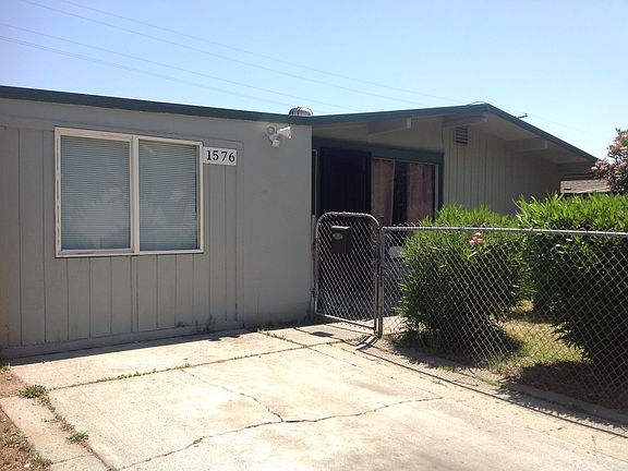 3rd image of 1576 Midfield Ave