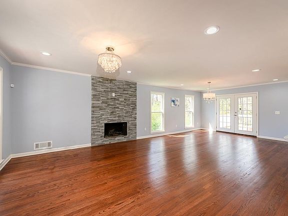 4th image of 3235 Alcazar Dr