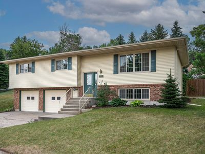 2361 Rolling Dr, Bismarck, ND, 58501