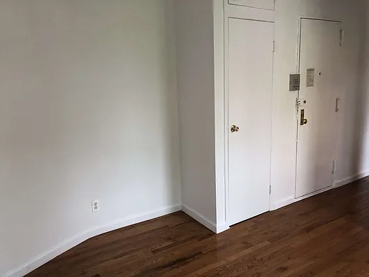 Rented by GreenVill Real Estate LLC | media 12