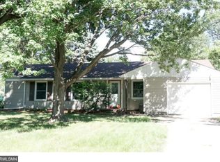 2944 Simpson St, Roseville, MN 55113