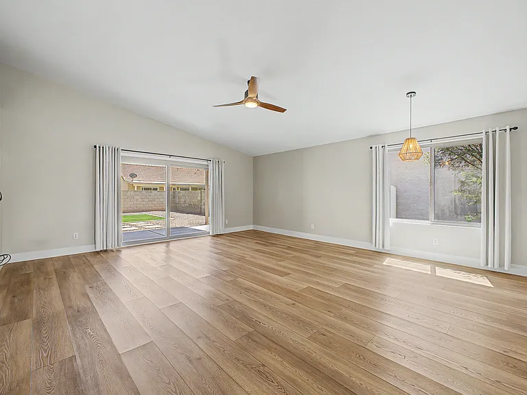 445 W Sereno Dr — Photo 4