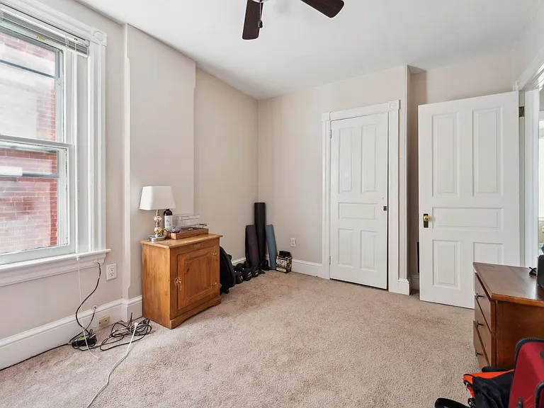 222 N New St — Photo 20