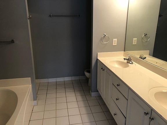 5th image of 1307 Hillsboro Ln