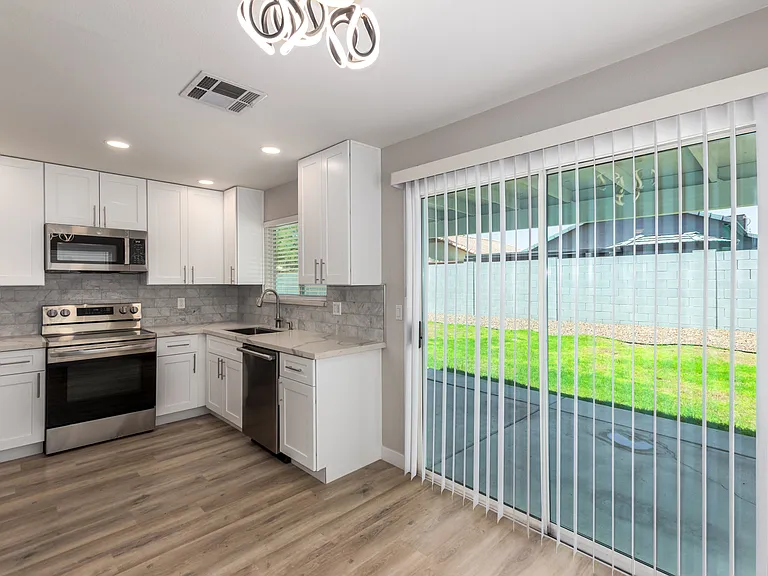 3014 W Zachary Dr — Photo 6
