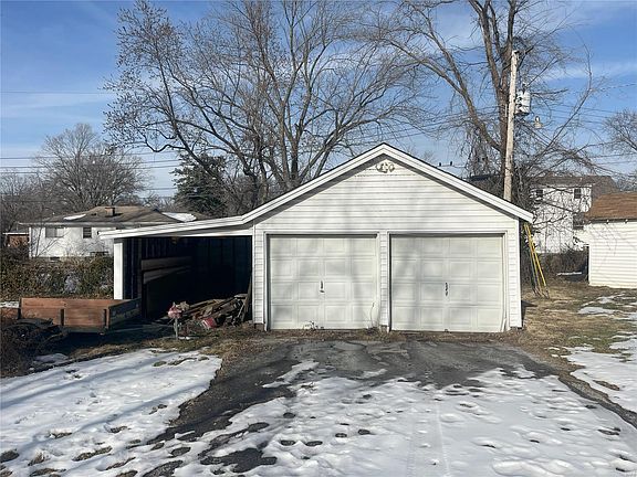 2nd image of 19 Barcelona Ave