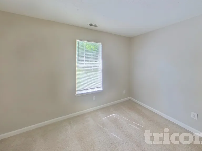 4702 Bullock Ln — Photo 10
