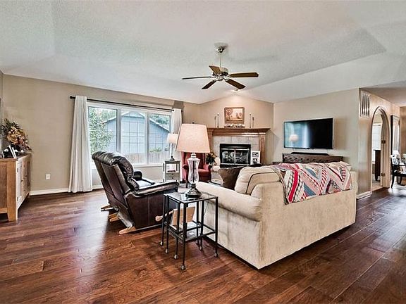3rd image of 46 Ettington Dr