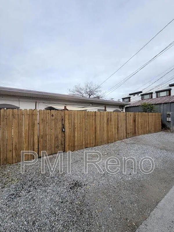 Studio, 1.0 bath, 324 sqft, $970 — Photo 3