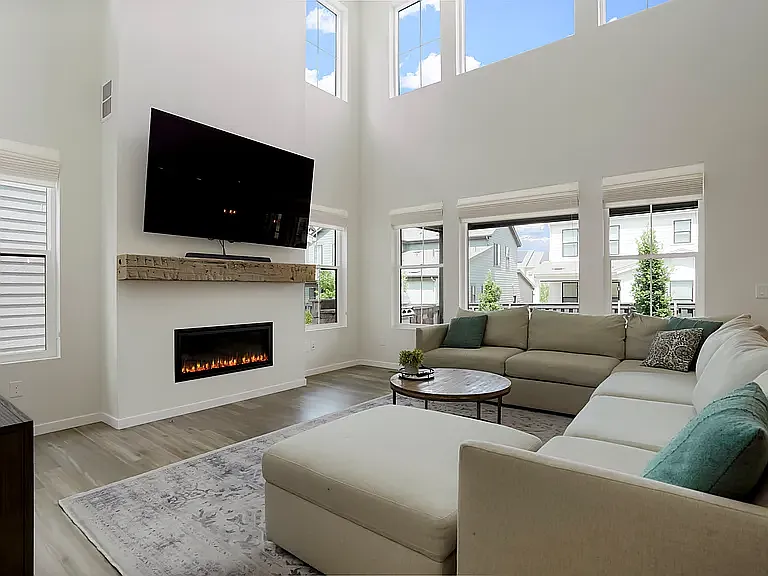 5 bed, 4.5 bath, 4137 sqft, $5,000 — Photo 4